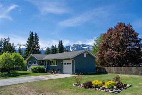 1669 Hiob Road, Revelstoke, BC 