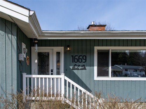 1669 Hiob Road, Revelstoke, BC 