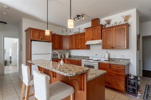 203-2523 Shannon View Drive, West Kelowna, BC 