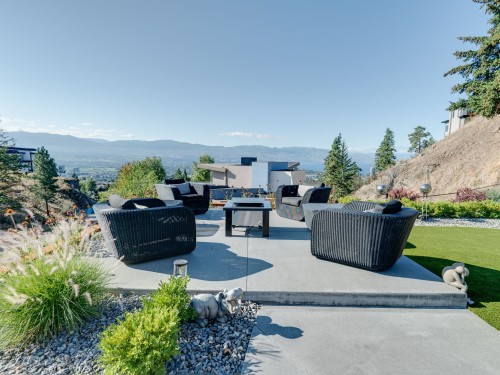 722 Highpointe Place, Kelowna, BC 