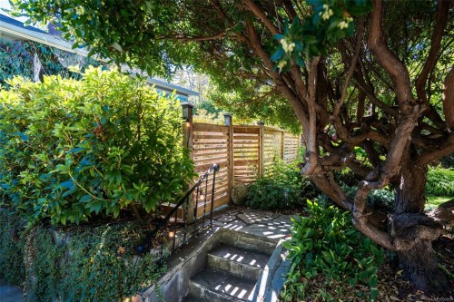 943 Linkleas Ave, Oak Bay, BC 