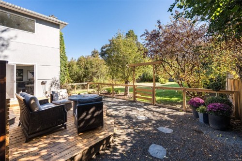 943 Linkleas Ave, Oak Bay, BC 