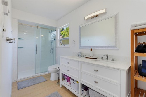 943 Linkleas Ave, Oak Bay, BC 