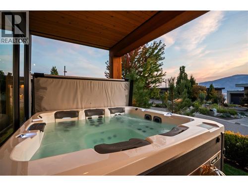 Decadent Spa Hot Tub experience - 1666 Lakestone Drive, Lake Country, BC 