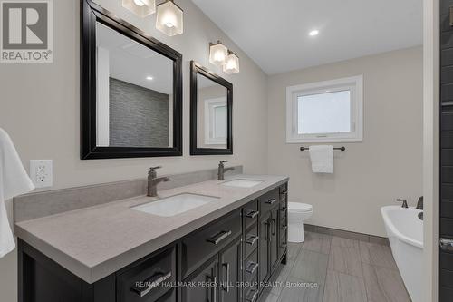 17 Holloway Lane, Springwater, ON 
