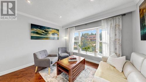 Cozy Sitting Area By the Large Bay Window - 86 Burling Place, Newmarket, ON 