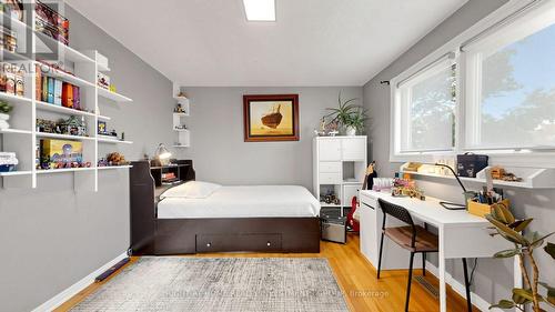 2 nd Bedroom with 2 Large Windows - 86 Burling Place, Newmarket, ON 