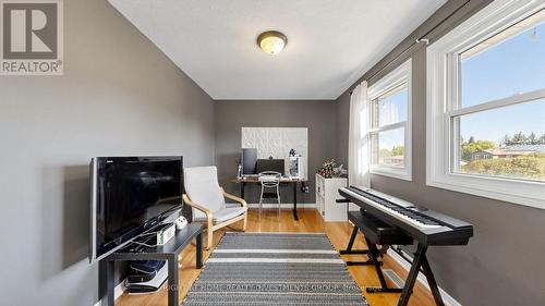 3rd Bedroom with 2 Large Windows - 86 Burling Place, Newmarket, ON 