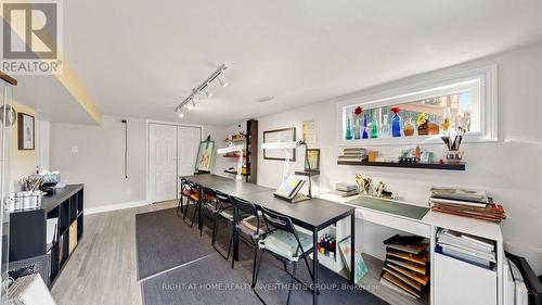 Ideal for home business:  hair stylist, accountant - 86 Burling Place, Newmarket, ON 