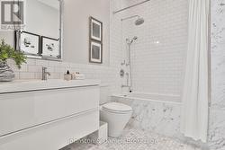 Main 4-piece Calcutta marble bath, heated floors - 