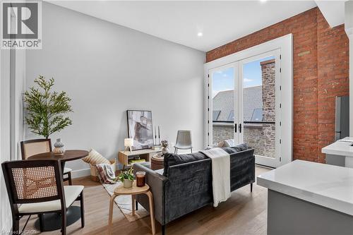56 YORK Boulevard Unit# 303 , Hamilton, Ontario L8R 0A2 2