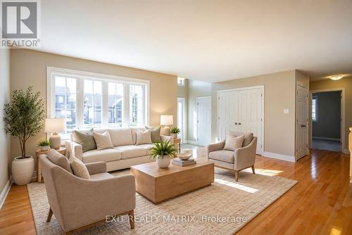 Virtually Staged - 111 York Crossing, Russell, ON 