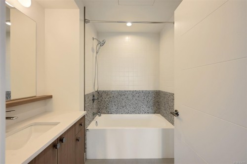 #2-958 Wollaston St, Esquimalt, BC 