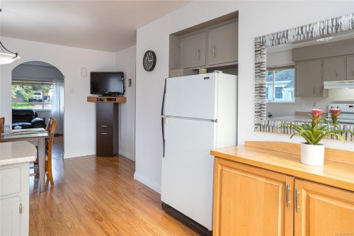 3155 Earl Grey St, Saanich, BC 