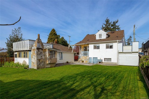 3155 Earl Grey St, Saanich, BC 