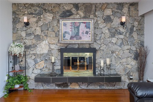 3155 Earl Grey St, Saanich, BC 