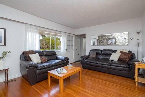 3155 Earl Grey St, Saanich, BC 