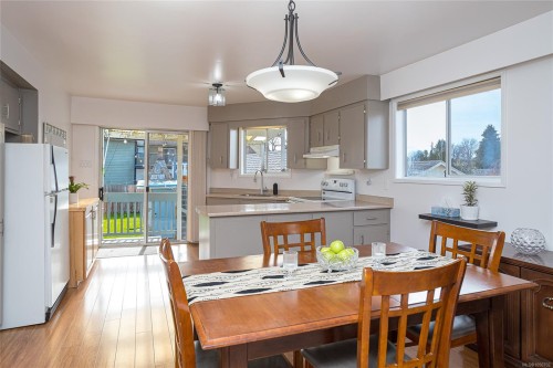 3155 Earl Grey St, Saanich, BC 