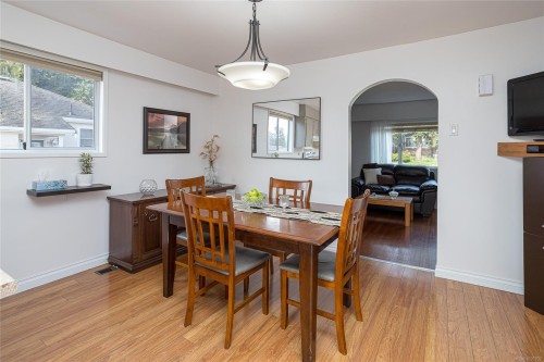 3155 Earl Grey St, Saanich, BC 