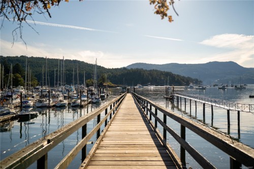 916 Grilse Lane, Central Saanich, BC 