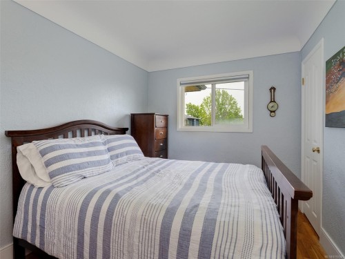 530 Dumeresq St, Saanich, BC 