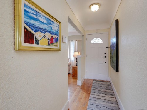 530 Dumeresq St, Saanich, BC 