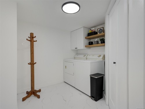 530 Dumeresq St, Saanich, BC 