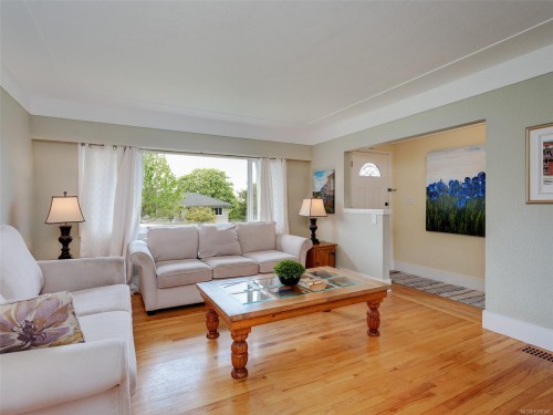 530 Dumeresq St, Saanich, BC 