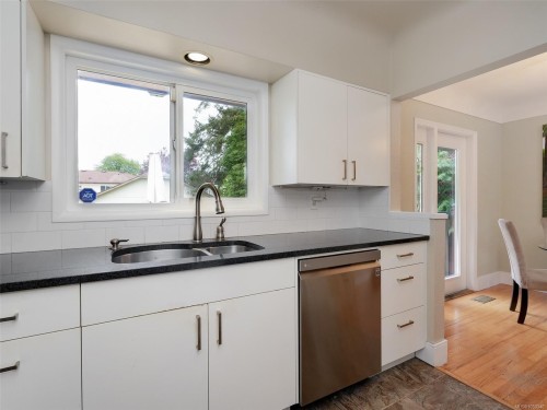 530 Dumeresq St, Saanich, BC 