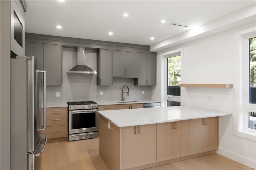 2294 Gail Pl, Sidney, BC 
