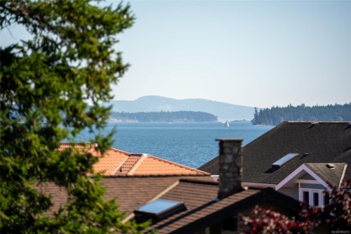 2294 Gail Pl, Sidney, BC 
