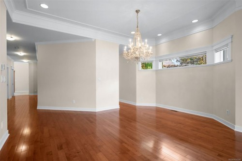 553 Heatherdale Lane, Saanich, BC 