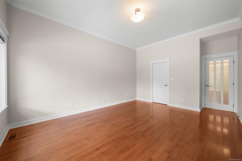 553 Heatherdale Lane, Saanich, BC 