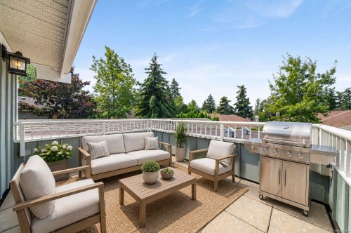 553 Heatherdale Lane, Saanich, BC 