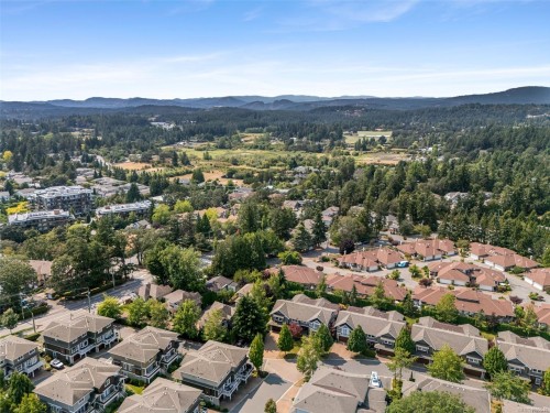 553 Heatherdale Lane, Saanich, BC 