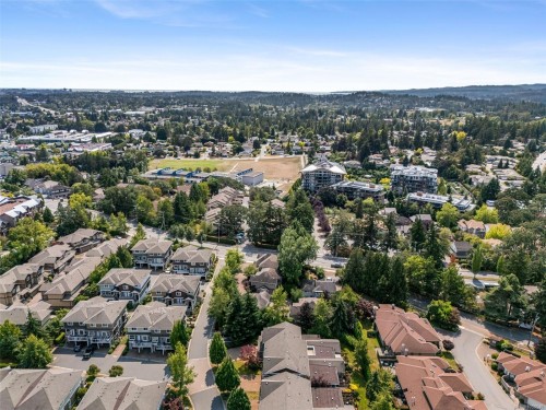 553 Heatherdale Lane, Saanich, BC 