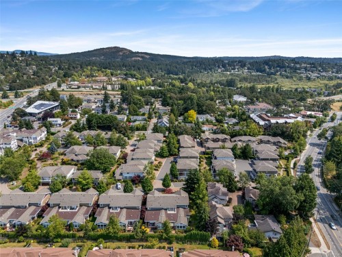 553 Heatherdale Lane, Saanich, BC 
