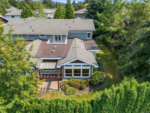 553 Heatherdale Lane, Saanich, BC 