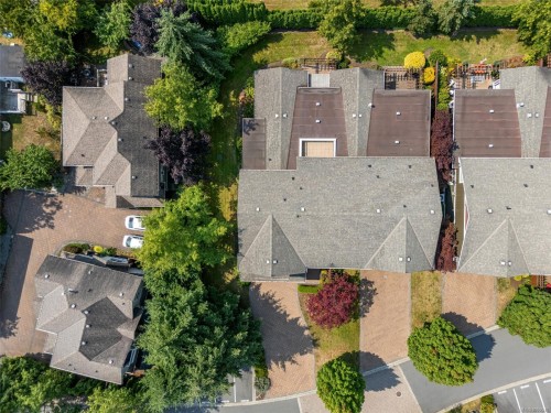 553 Heatherdale Lane, Saanich, BC 