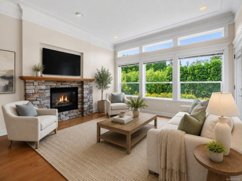 553 Heatherdale Lane, Saanich, BC 