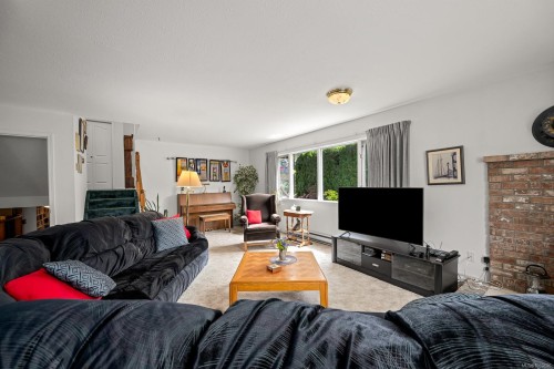 5989 Garvin Rd, Union Bay, BC 