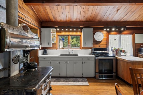2310 Seabank Rd, Courtenay, BC 