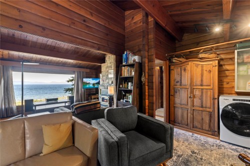 2310 Seabank Rd, Courtenay, BC 