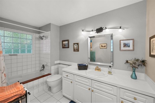 6693 Genoa Bay Rd, Duncan, BC 