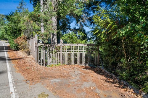 6693 Genoa Bay Rd, Duncan, BC 