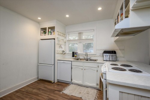7128 Benwaldun Rd, Lantzville, BC 
