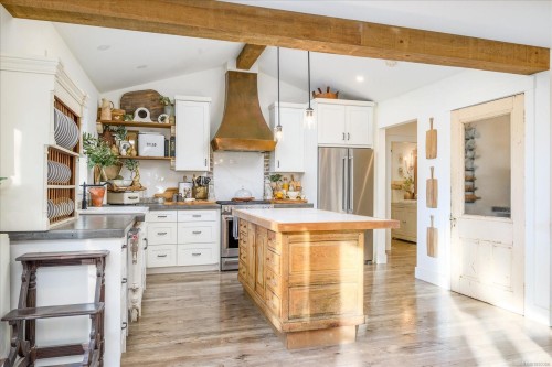 7128 Benwaldun Rd, Lantzville, BC 