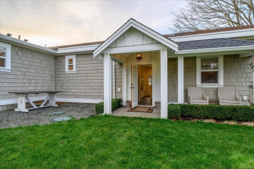 7128 Benwaldun Rd, Lantzville, BC 