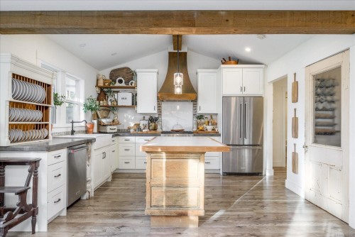 7128 Benwaldun Rd, Lantzville, BC 