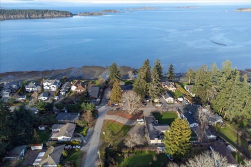 7128 Benwaldun Rd, Lantzville, BC 